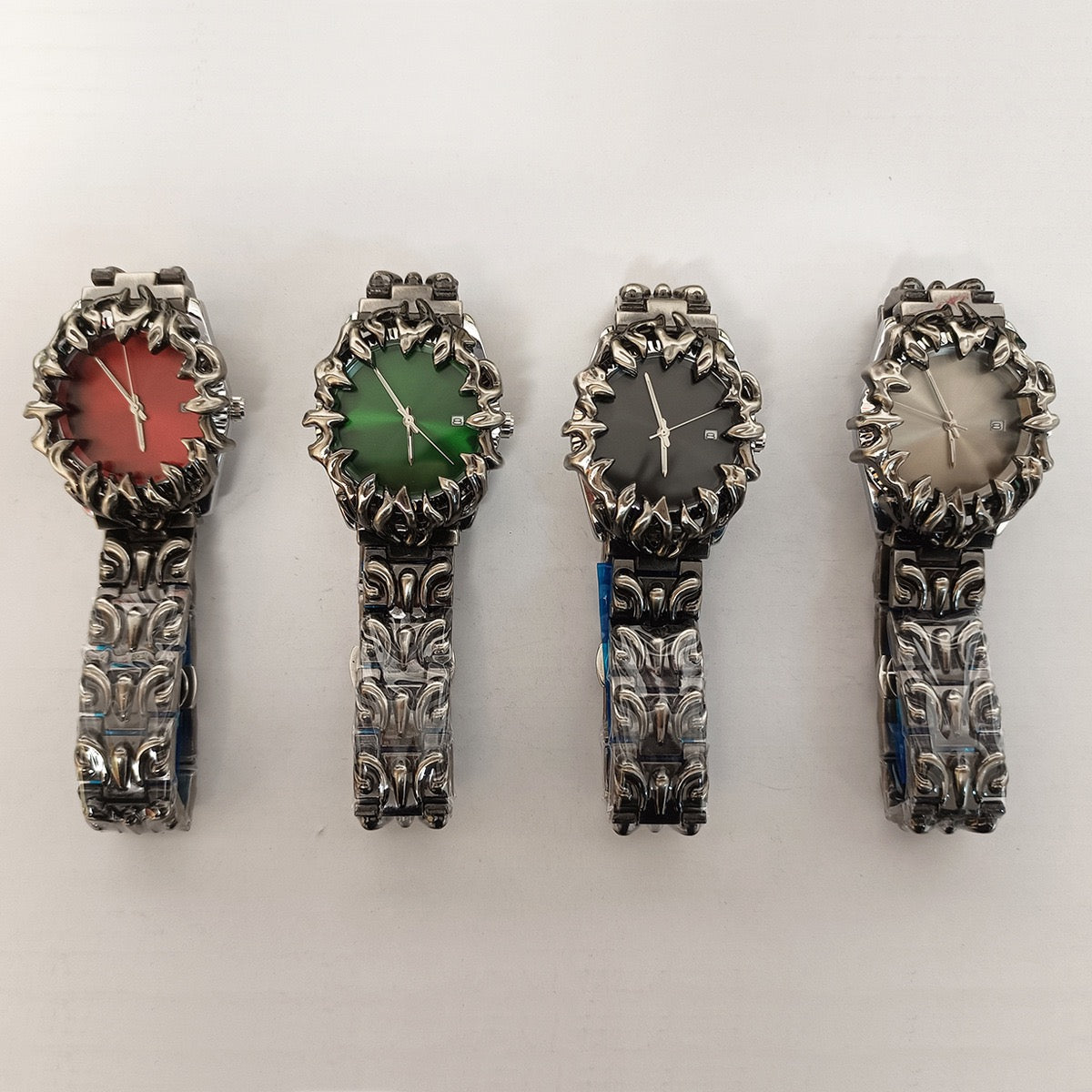 【#A8】Dark Flame Engraved Men's Watch, Vintage Distressed Metal Strap Quartz Wristwatch, Punk Style Versatile Timepiece