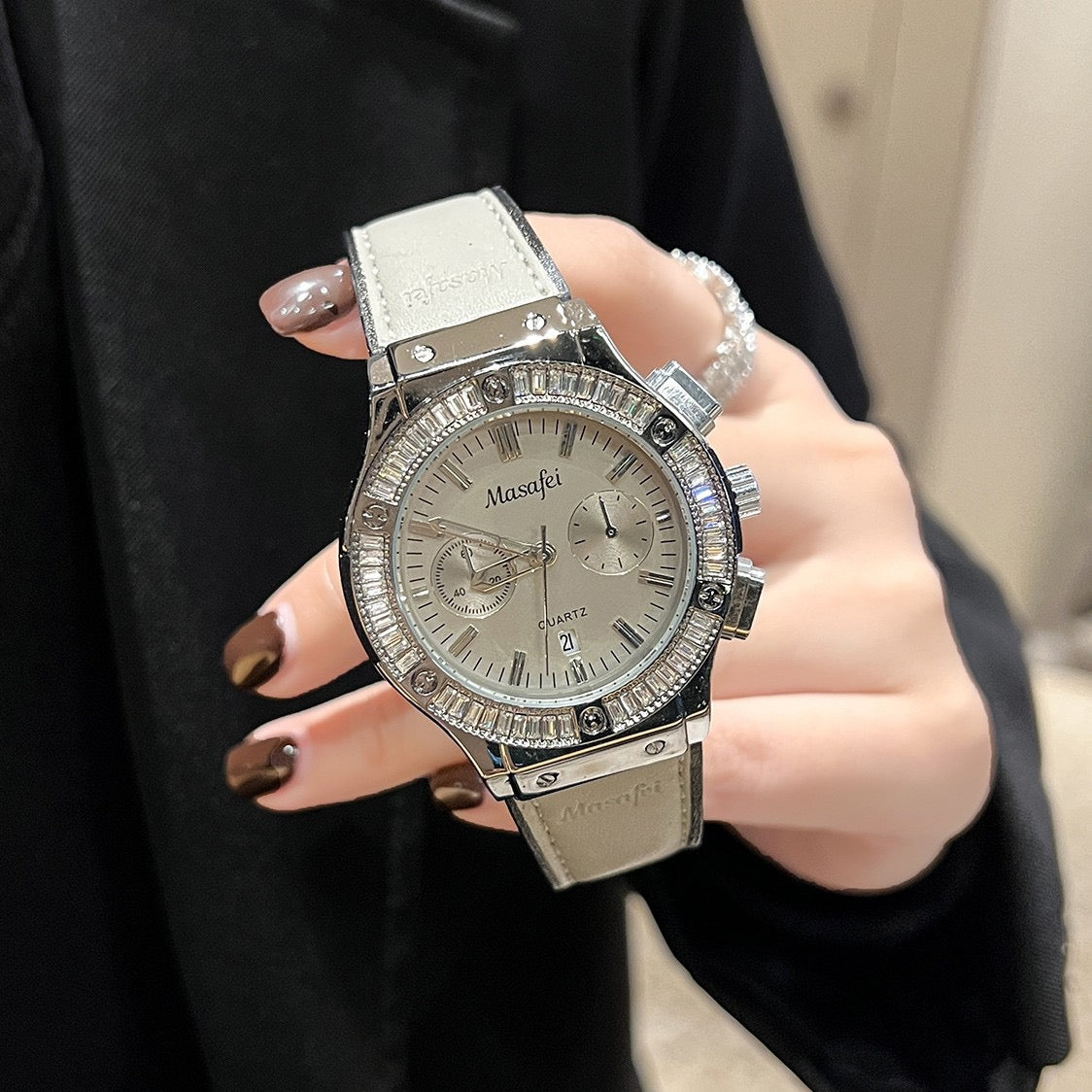 Niche Ins Style Full Diamond Three-Eye Chronograph Watch, Diamond-Encrusted Leather Strap Quartz Wristwatch for Daily Wear