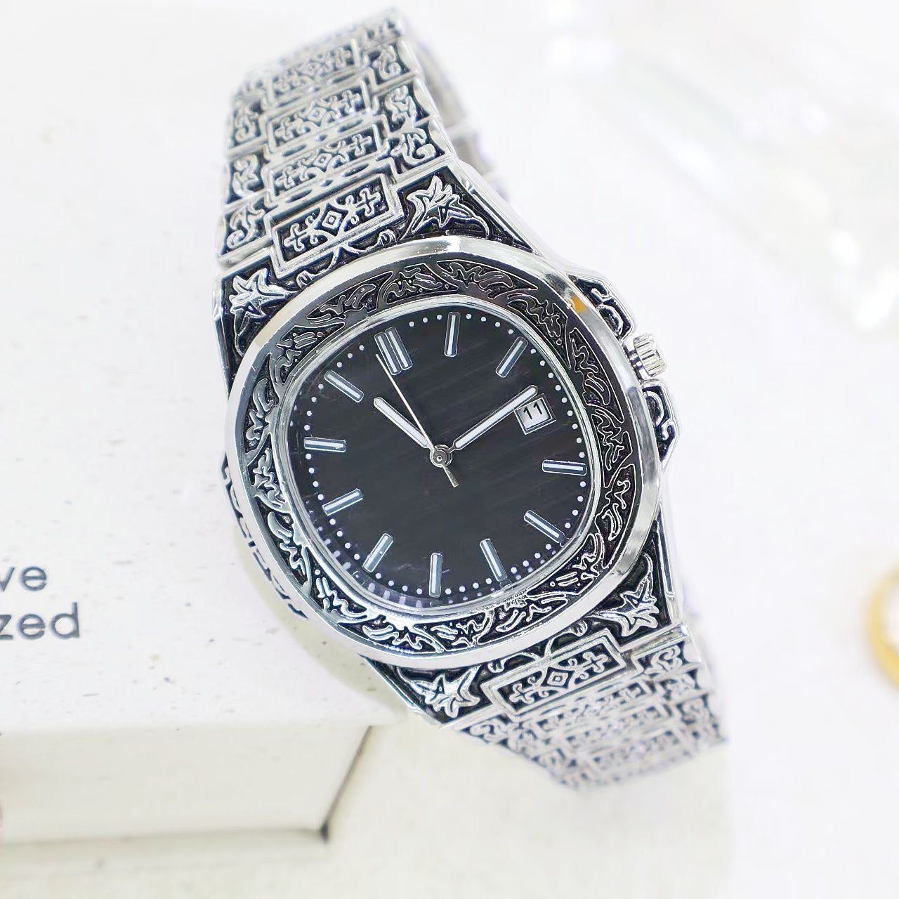 Versatile Daily Retro Engraved Watch, Nautilus-Style Vintage Steel Band Men's Wristwatch