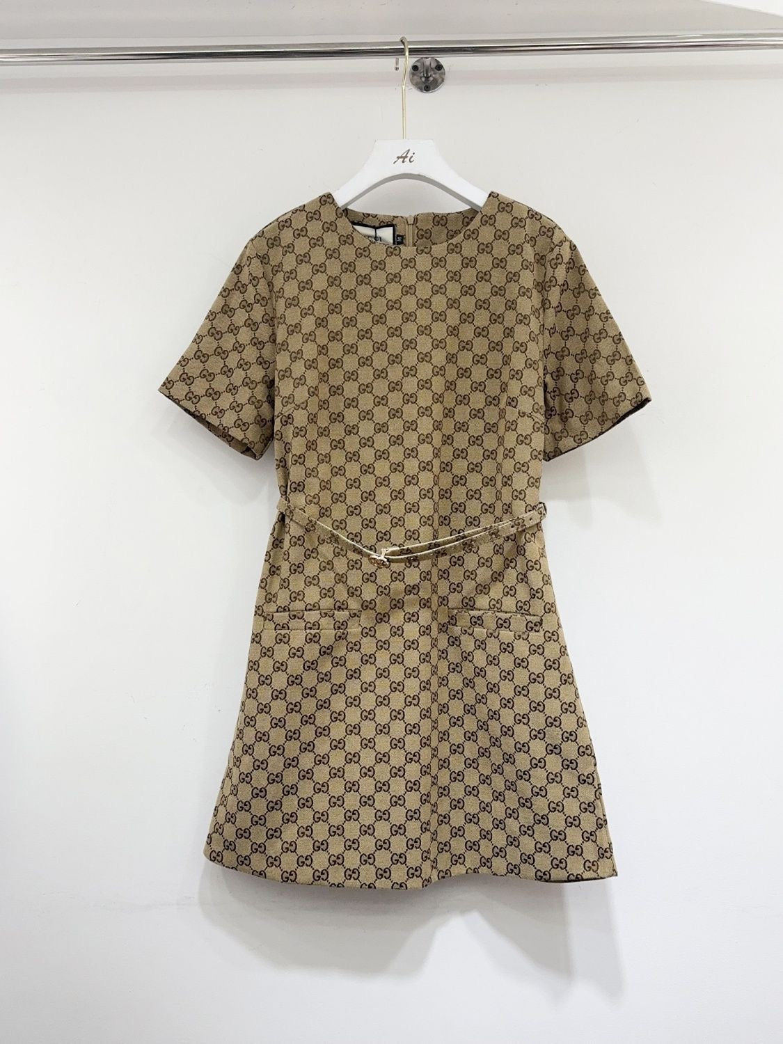 【#A407】Vintage All Over Monogram Round Neck Mini Dress With Metal Buckle Belt, Waist Defining Office Short Dress