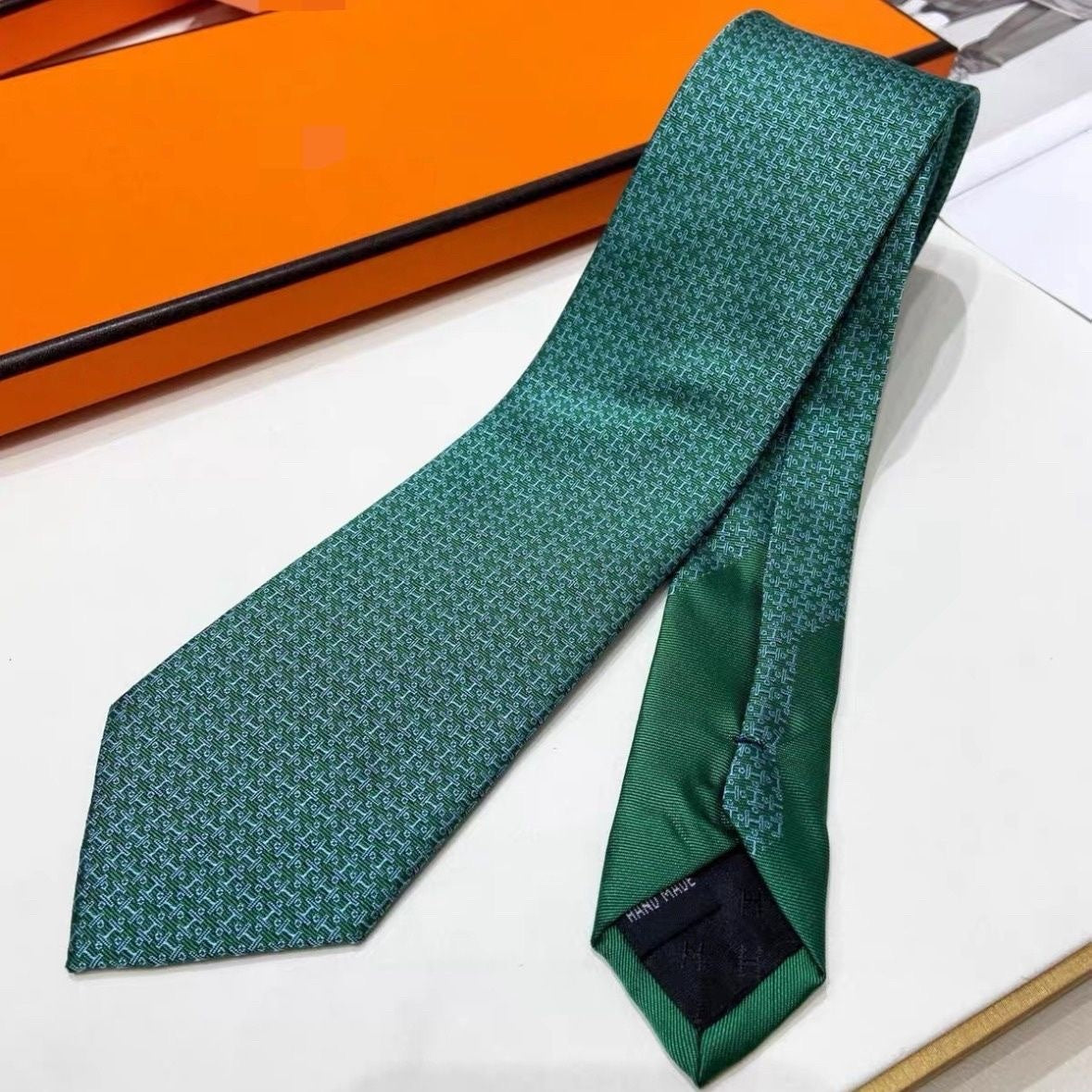 【#A592】Men's Silk Tie With All Over Mini Jacquard Pattern, Luxury Solid Dark Print Slim Necktie For Business Suit