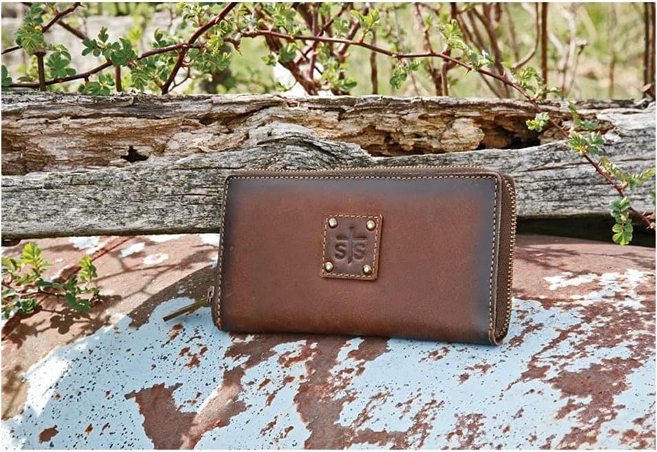 HOTSTS Ranchwear Women's Distressed Brown Leather Baroness Bi-fold Zip Wallet