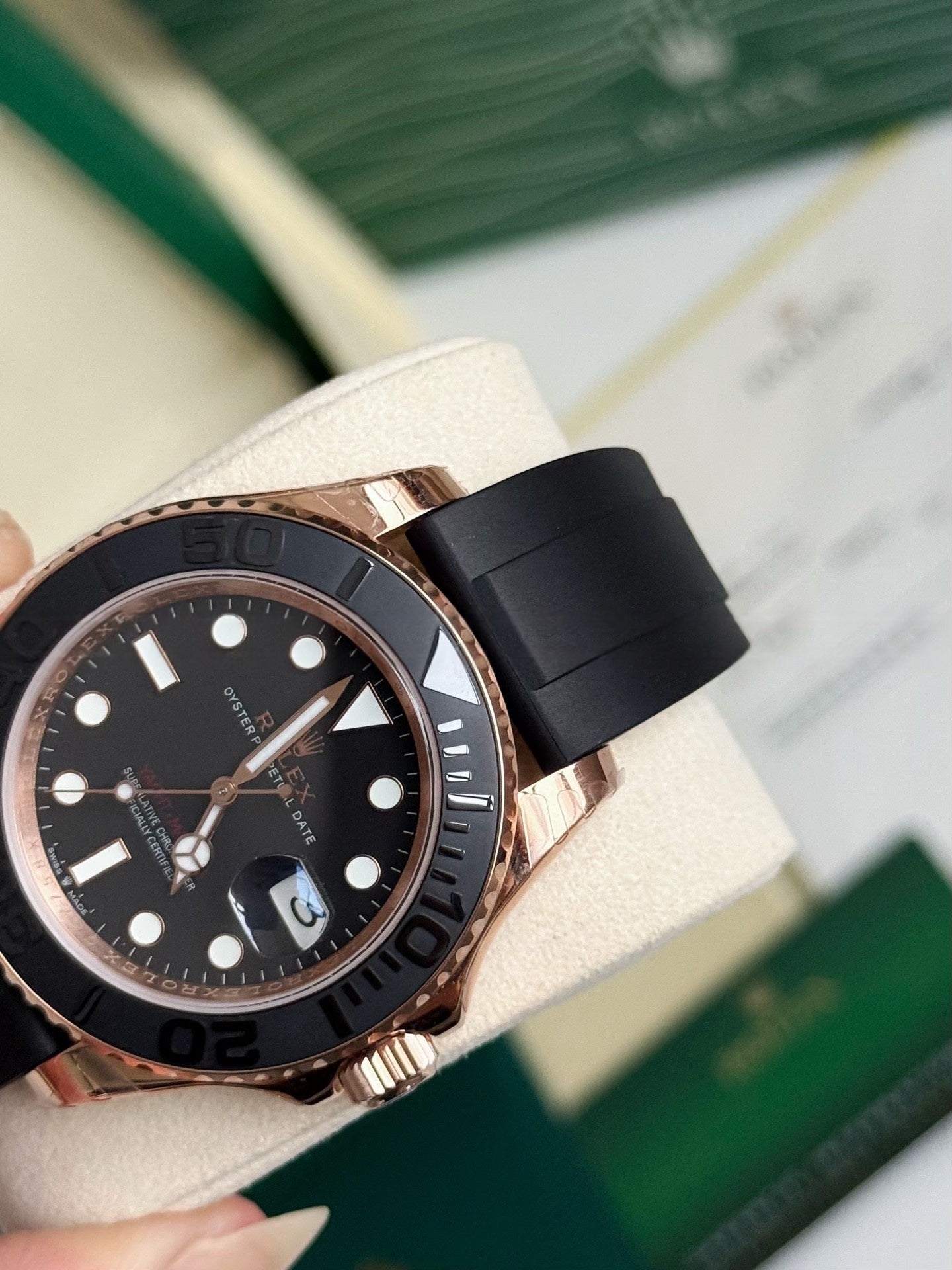 「#21」Black & Gold Contrast Diving Watch: Rose Gold Bezel Rubber Strap Model，42mm