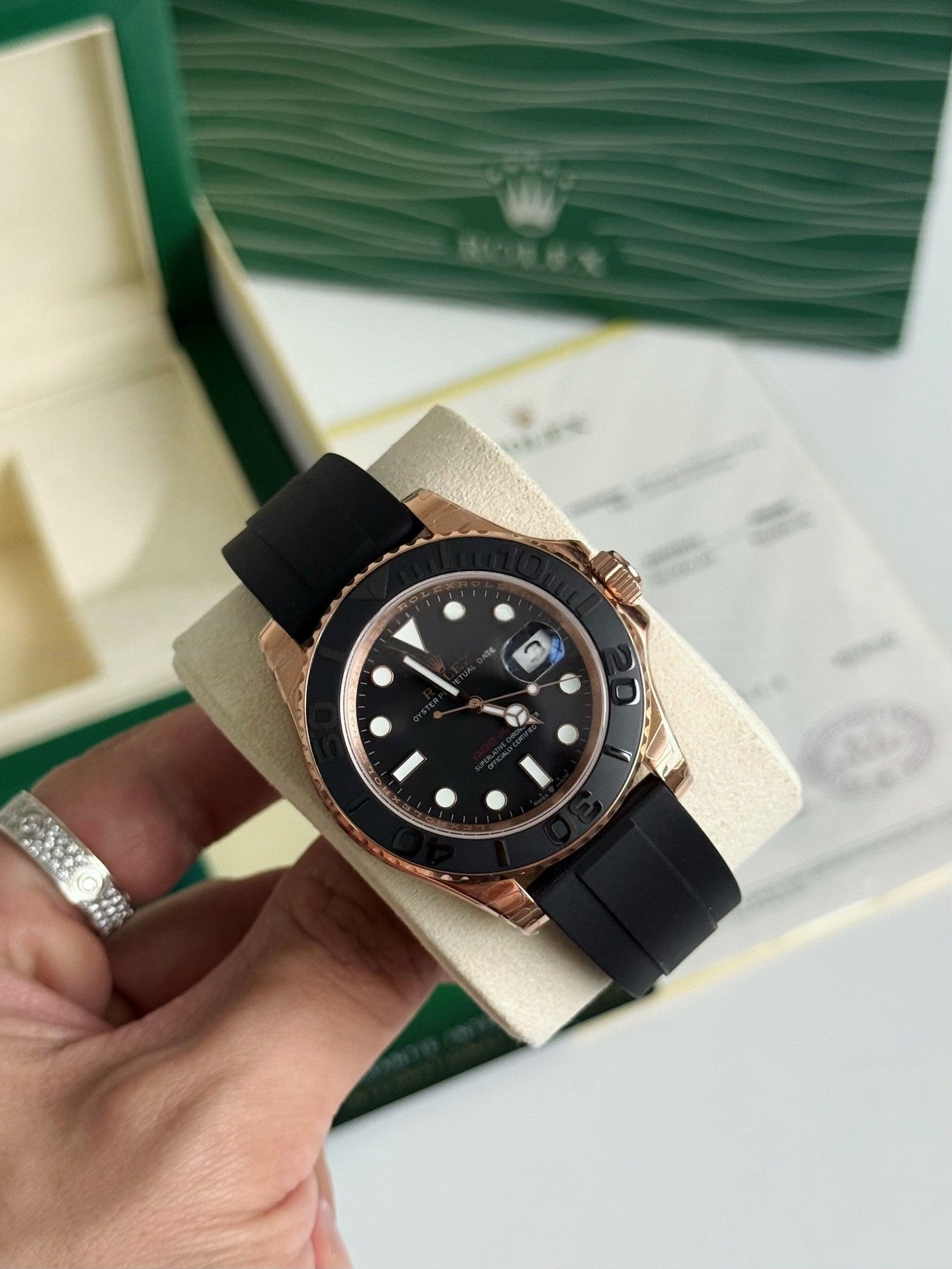 「#21」Black & Gold Contrast Diving Watch: Rose Gold Bezel Rubber Strap Model，42mm