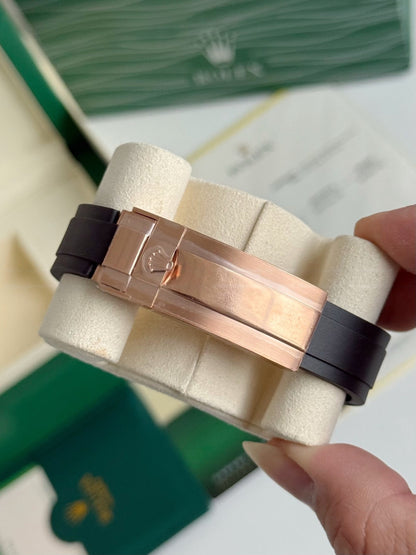 「#21」Black & Gold Contrast Diving Watch: Rose Gold Bezel Rubber Strap Model，42mm