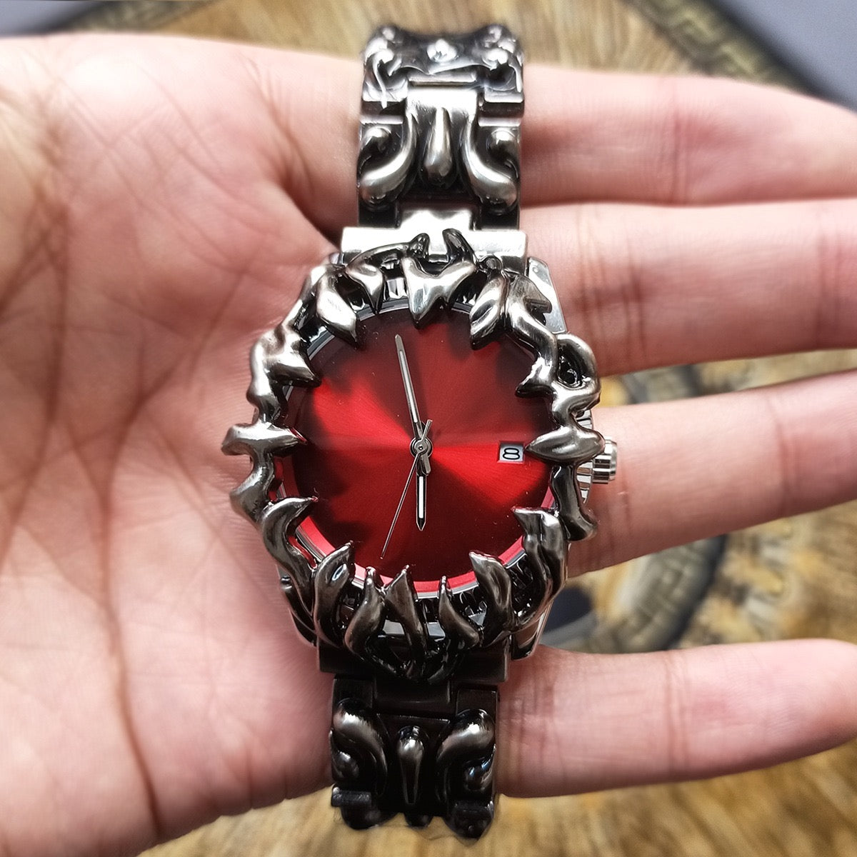 【#A8】Dark Flame Engraved Men's Watch, Vintage Distressed Metal Strap Quartz Wristwatch, Punk Style Versatile Timepiece