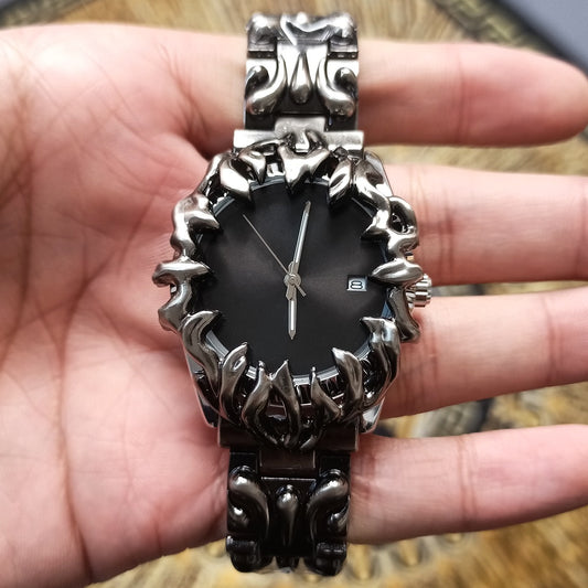 【#A8】Dark Flame Engraved Men's Watch, Vintage Distressed Metal Strap Quartz Wristwatch, Punk Style Versatile Timepiece