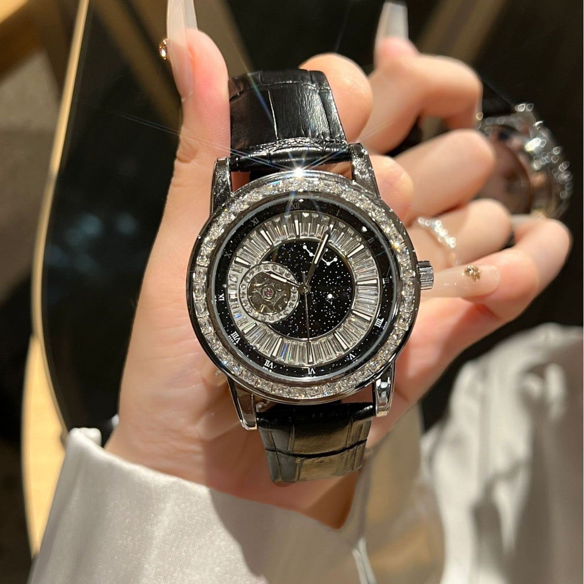 Luxury Diamond-Encrusted Starry Sky Women's Watch, Skeleton Mechanical-Style Quartz Wristwatch, Crocodile-Embossed Leather Strap Elegant Timepiece
