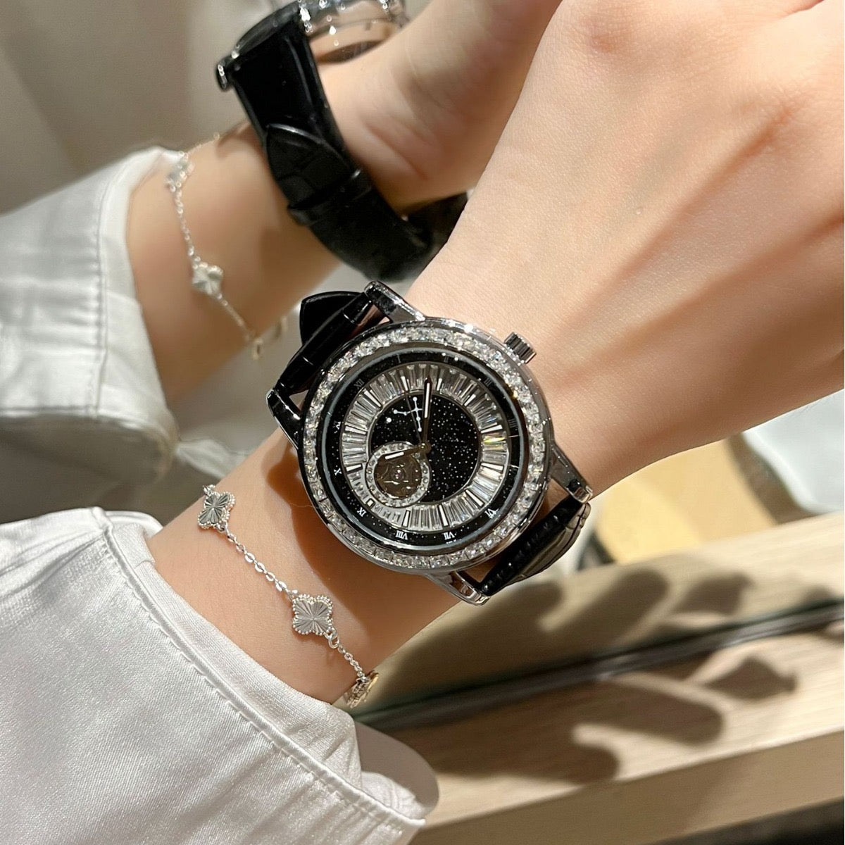 Luxury Diamond-Encrusted Starry Sky Women's Watch, Skeleton Mechanical-Style Quartz Wristwatch, Crocodile-Embossed Leather Strap Elegant Timepiece