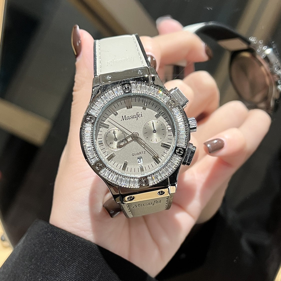 Niche Ins Style Full Diamond Three-Eye Chronograph Watch, Diamond-Encrusted Leather Strap Quartz Wristwatch for Daily Wear