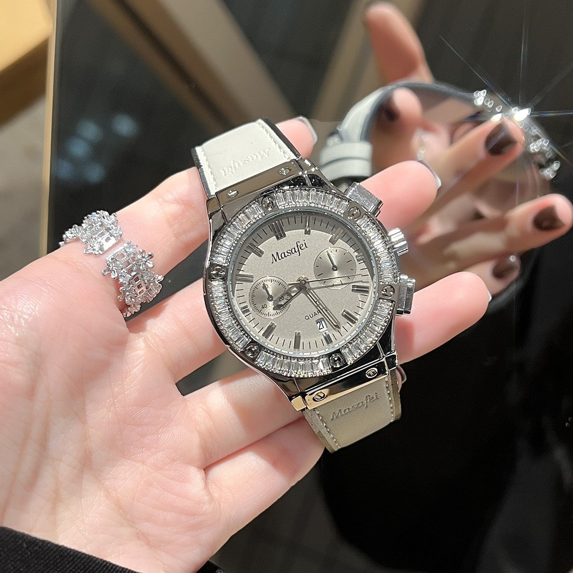 Niche Ins Style Full Diamond Three-Eye Chronograph Watch, Diamond-Encrusted Leather Strap Quartz Wristwatch for Daily Wear