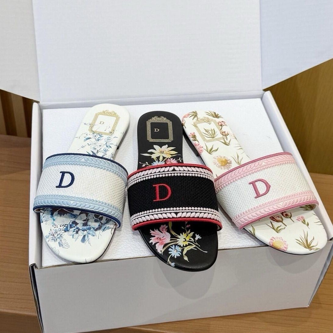 【#A291】Women's Floral Printed Slide Sandals, Embroidered Letter D Flat Non-Slip Outdoor Slippers