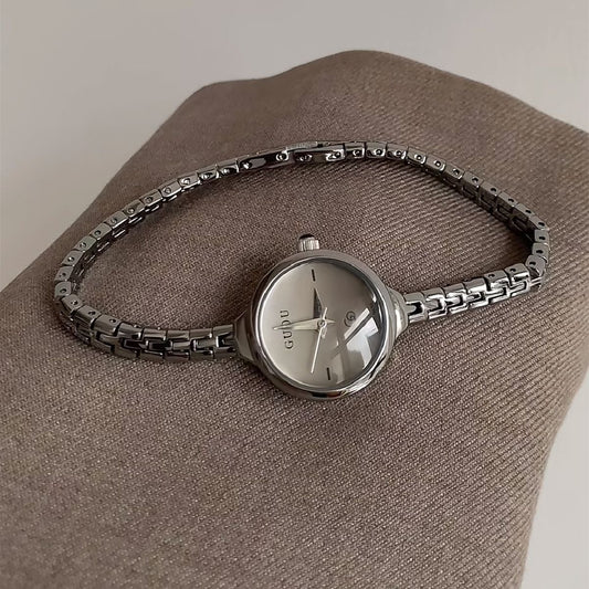 【#A297】Vintage Thin Chain Mini Round Watch for Women, Minimalist Small Dial Steel Wristwatch, Versatile Gift for Daily & Student Use