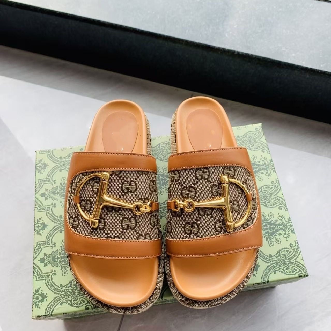 【#A498】Vintage Monogram Metal Buckle Flat Slide Sandals For Women, Breathable Outdoor Casual Slippers