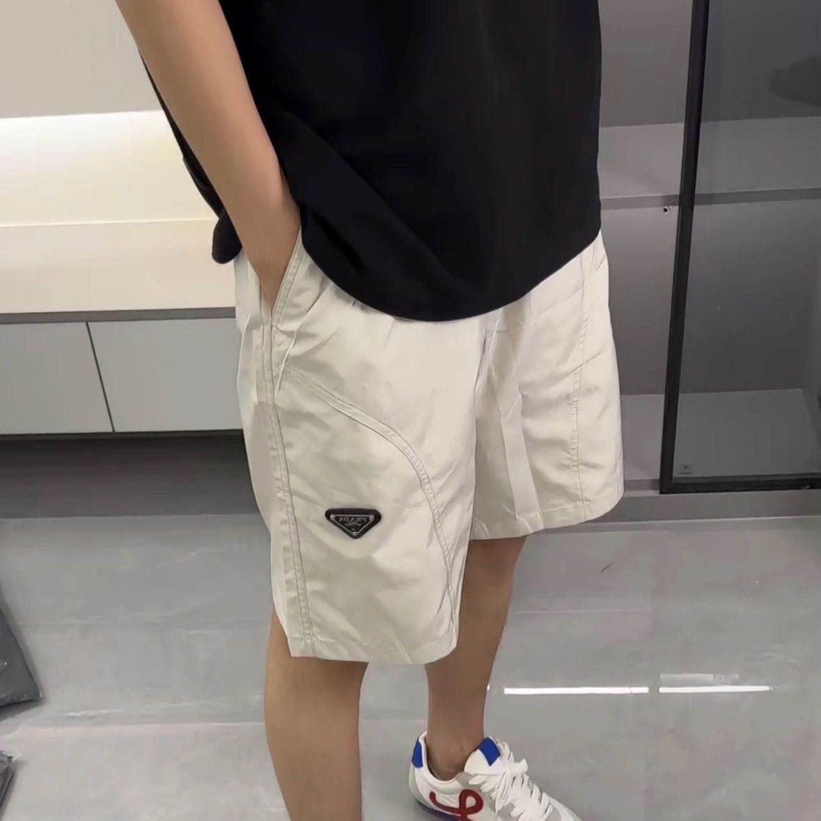 【#A580】Men's Triangle Badge Quick Dry Ice Silk Five Inch Shorts, Elastic Drawstring Loose Casual Beach Shorts