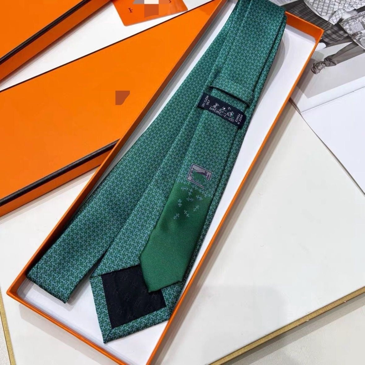 【#A592】Men's Silk Tie With All Over Mini Jacquard Pattern, Luxury Solid Dark Print Slim Necktie For Business Suit
