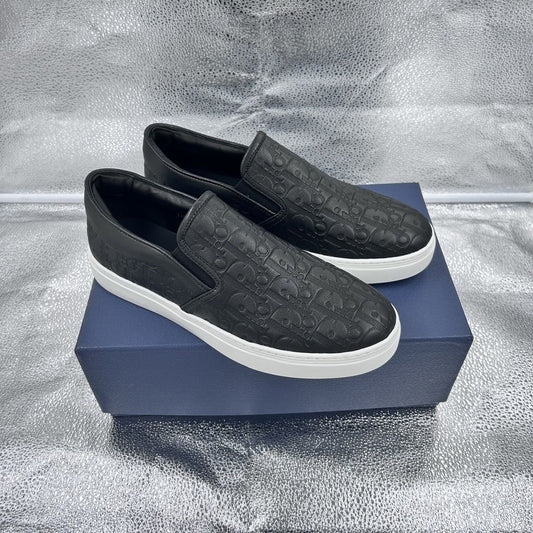 【#A614】Vintage All Over Embossed Slip On Sneakers, Men Lightweight Casual Flat Loafers