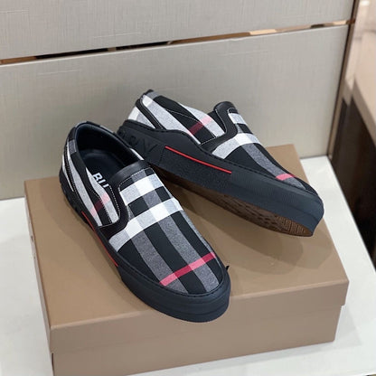 【#A621】Classic Vintage Plaid Slip On Sneakers, Unisex Lightweight Breathable Flat Casual Canvas Shoes
