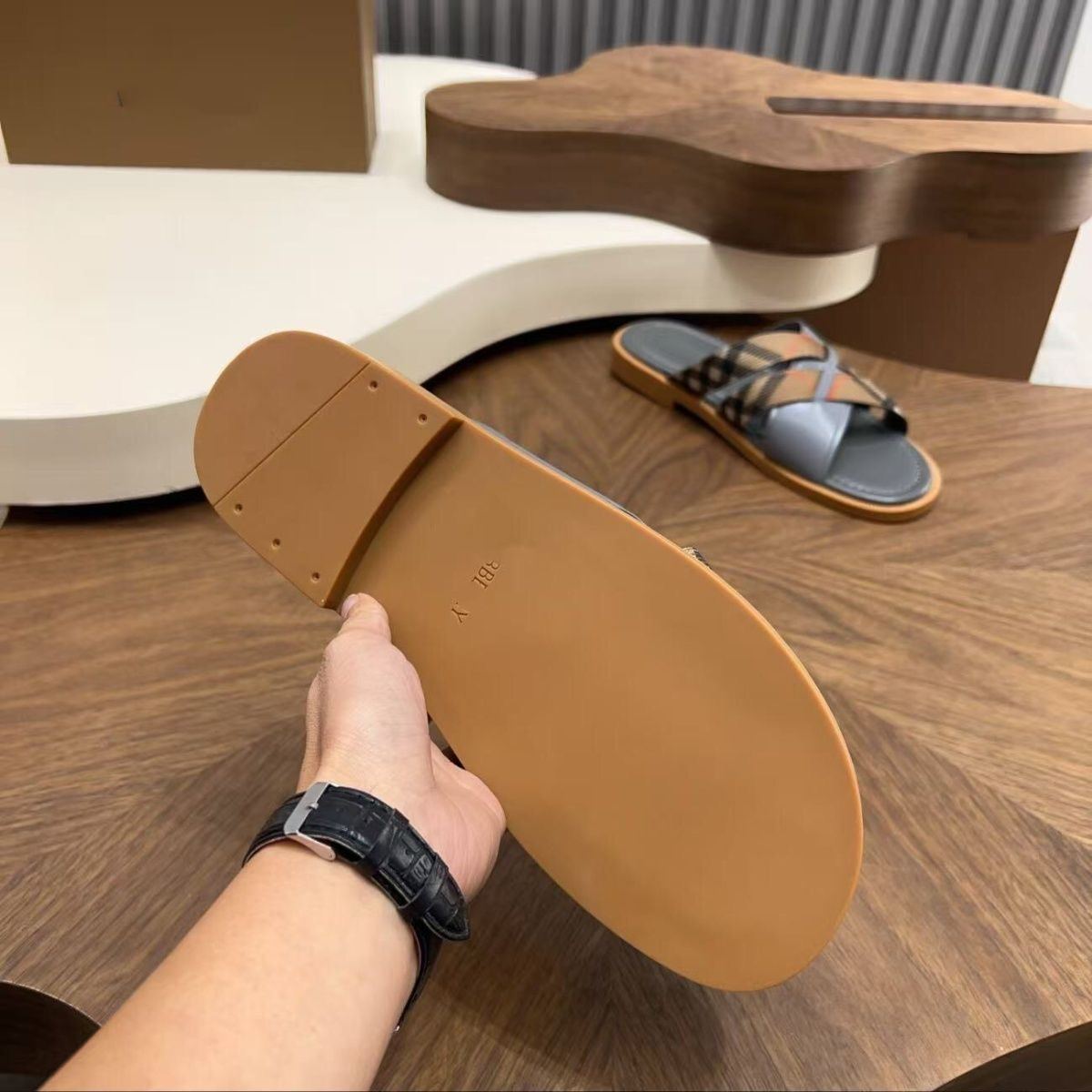 【#A628】Vintage Plaid Cross Strap Slide Sandals, Unisex Soft Leather Anti-slip Flat Outdoor Slippers