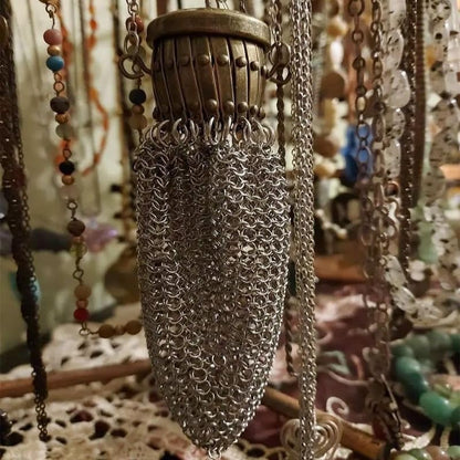 HOT1920s Vintage British Coin Purse Handcrafted Chainmail Metal Mini Pendant, Retro Nostalgic Coin Holder ClassicAntique Style Accessory for Coins Jewelry