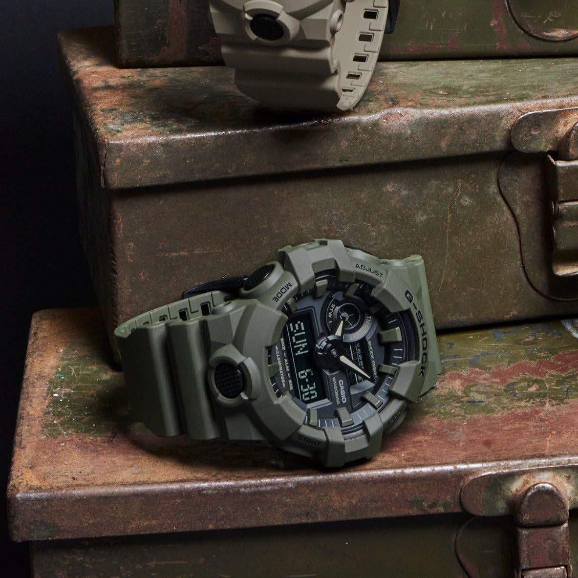 HOTCasio Men's 700UC Series G-Shock Quartz 200M WR Shock Resistant Resin Strap and Case