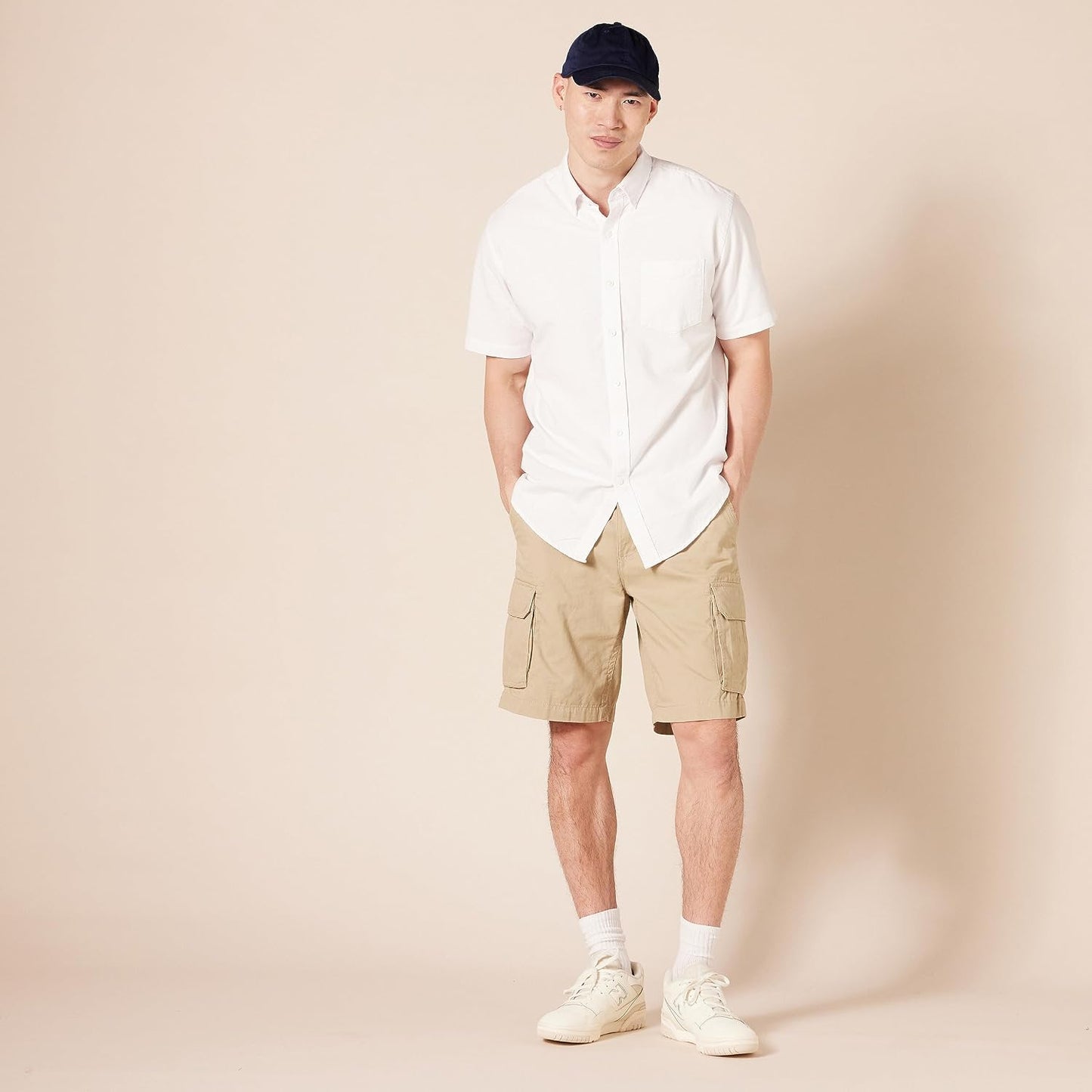 HOTAmazon Essentials Men's Short-Sleeve Oxford Shirt with Pocket