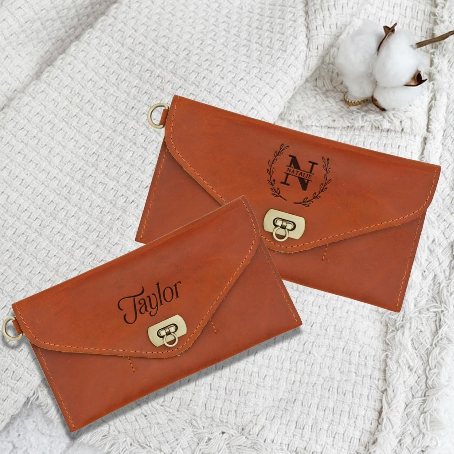 HOTPersonalized Leather RFID Wallet for Women – Customizable with Couple Names and Special Messages – Elegant Gift for Girlfriends, Mothers, and Women – Ideal Gift for Valentine’s Day and Mother’s Day