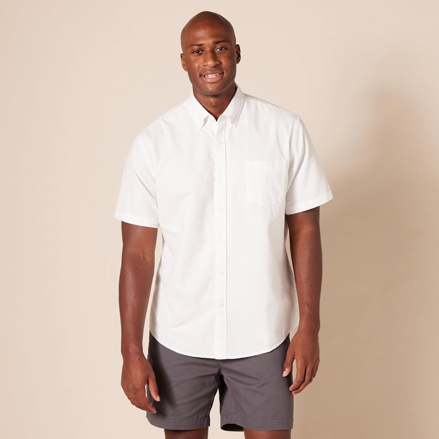 HOTAmazon Essentials Men's Short-Sleeve Oxford Shirt with Pocket