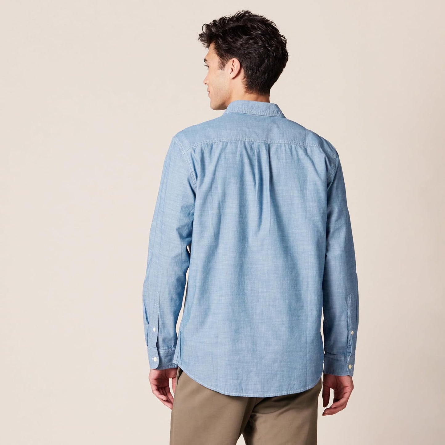 HOTAmazon Essentials Men's Regular-Fit Long-Sleeve Lightweight Cotton Chambray Shirt with Pockets