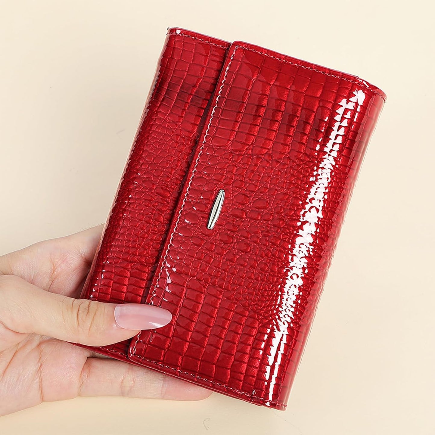 HOTWomen's Wallet Oil-waxed Genuine Leather, Crocodile Embossed Compact Bi-fold Wallet for Women with Magnetic Closure, Multi Card Slots, ID Window, Zipper Pockets (Red)