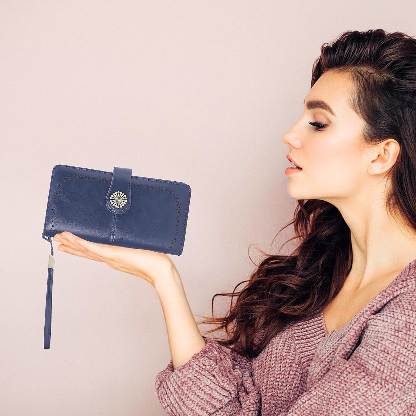HOTLavemi Womens Large Capacity Genuine Leather RFID Blocking Wallets Wristlet Clutch Card Holder