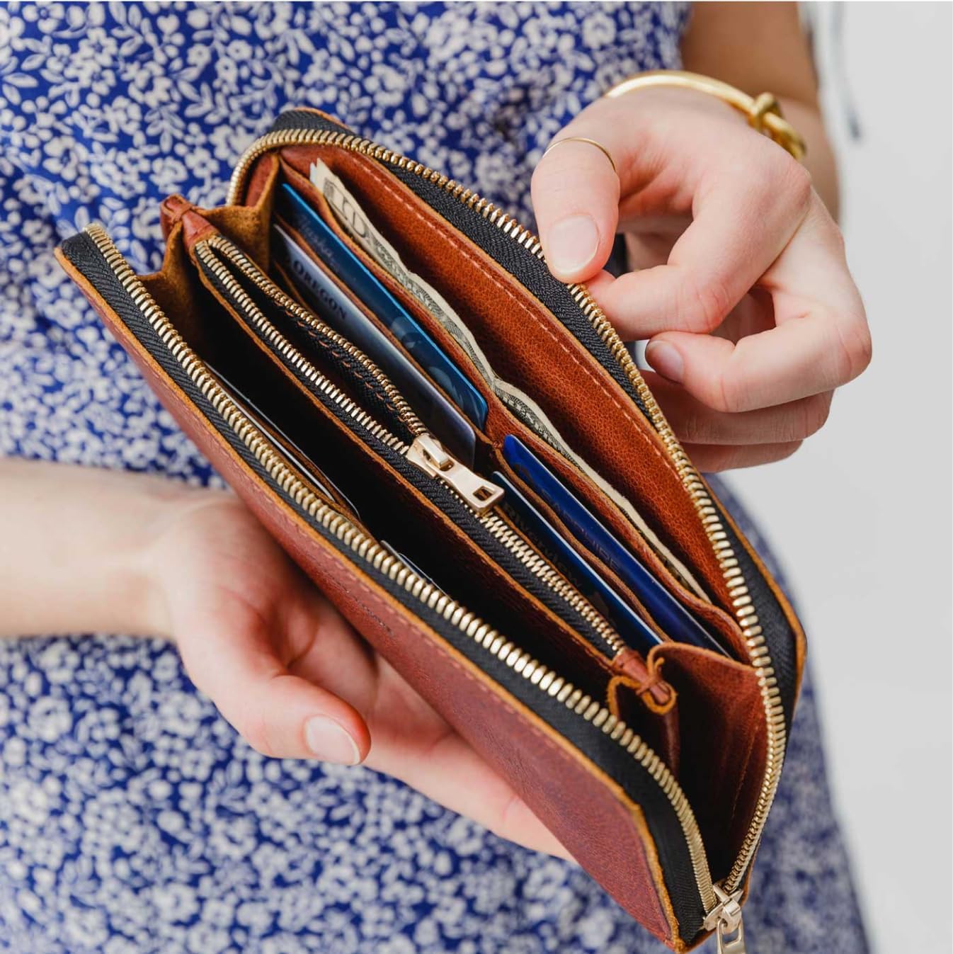 HOTPortland Leather Goods Women's Accordion Zip Wallet – Handcrafted in Durable, Full-Grain Leather – 8 Card Slots & Secure Zippered Pocket – Nutmeg