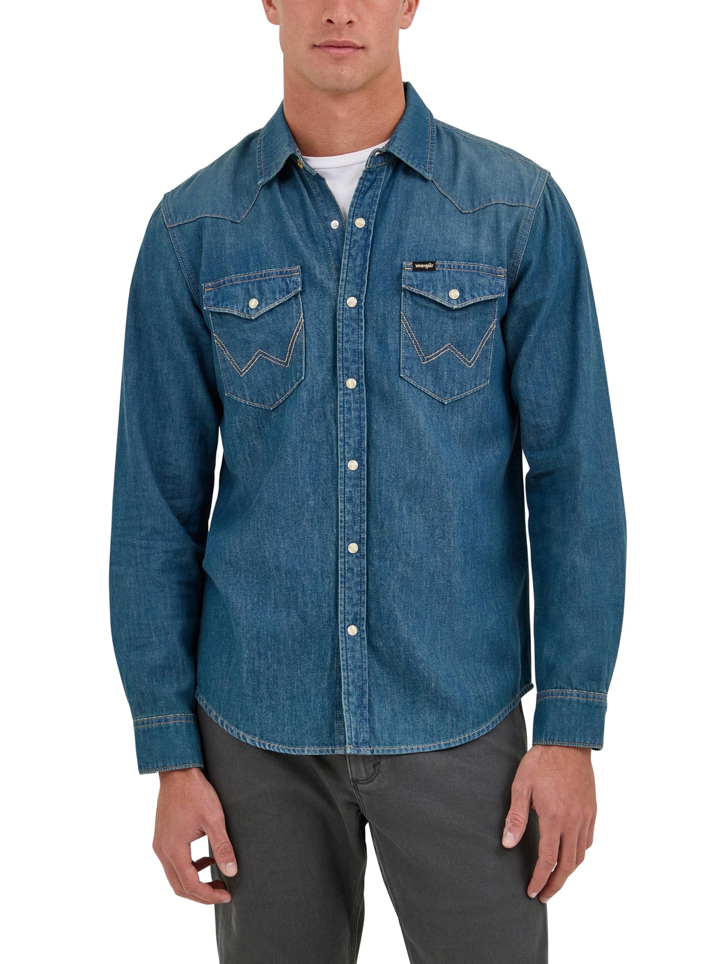 HOTWrangler Men's Iconic Regular Fit Snap Shirt
