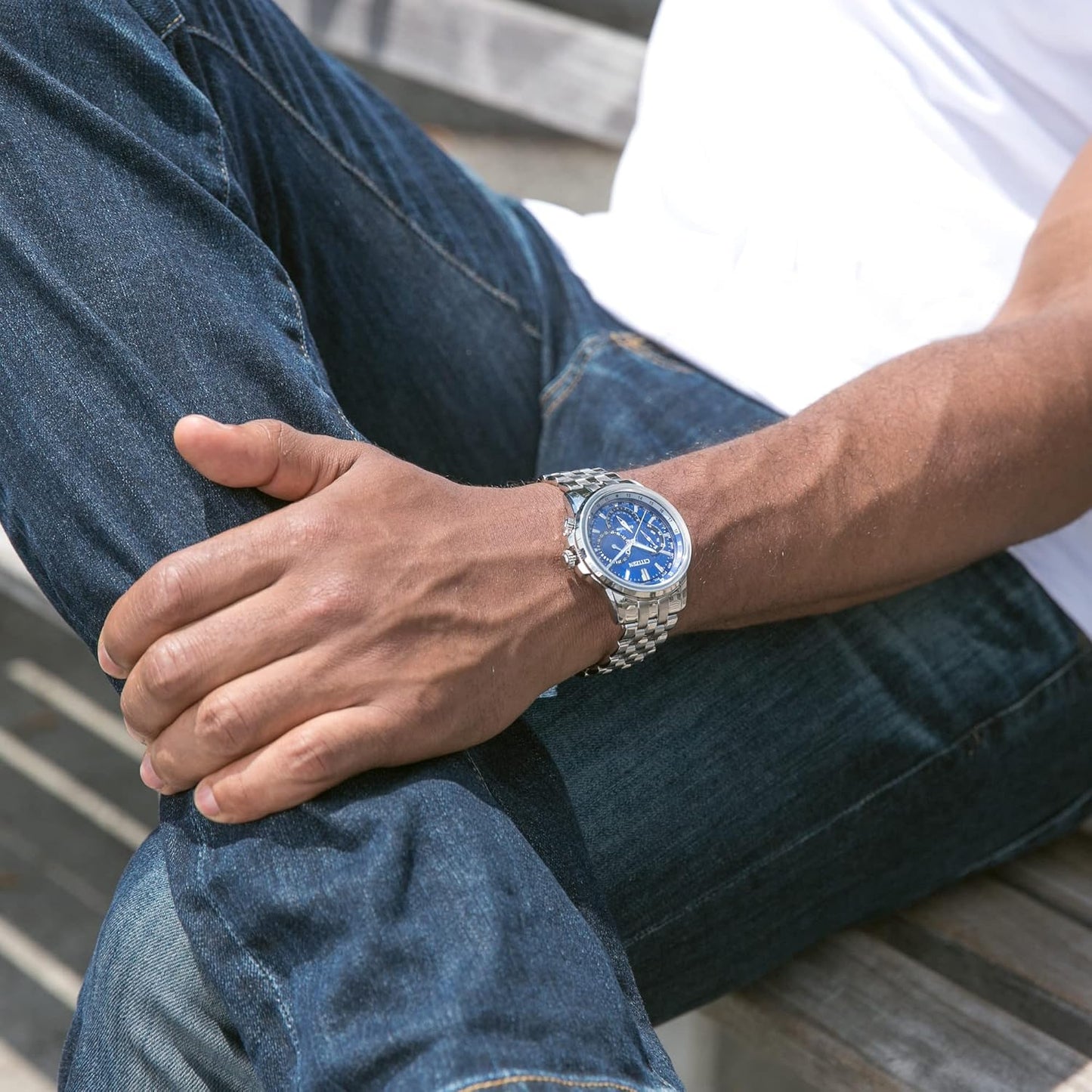 HOTCitizen Men's Eco-Drive Calendrier Classic Watch, 12/24 Hour Time, 3-Hand Day and Date, Chronograph, Luminous Hands
