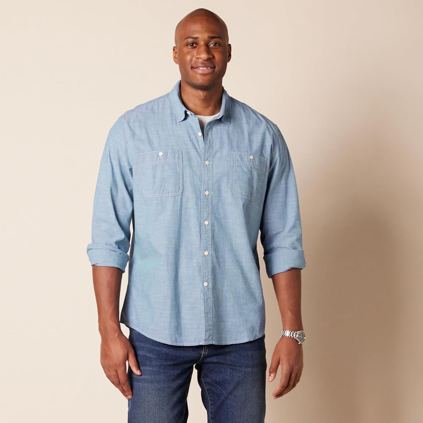 HOTAmazon Essentials Men's Regular-Fit Long-Sleeve Lightweight Cotton Chambray Shirt with Pockets
