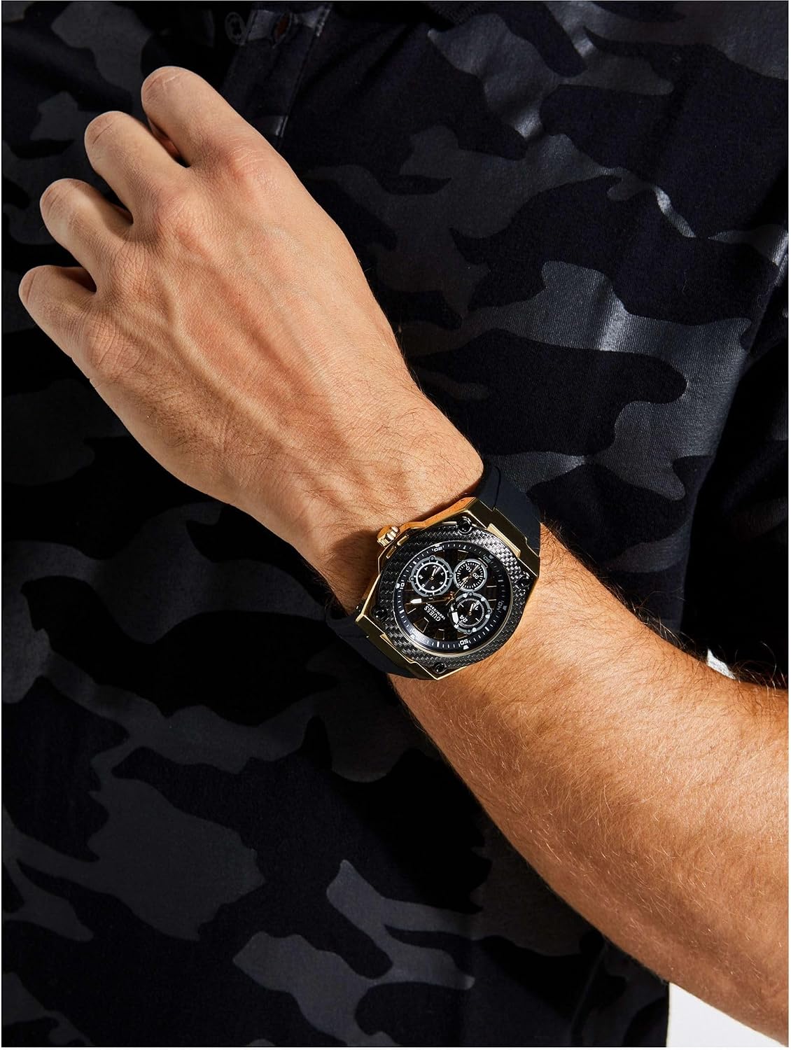 HOTGuess Men's Stainless Steel Quartz Watch