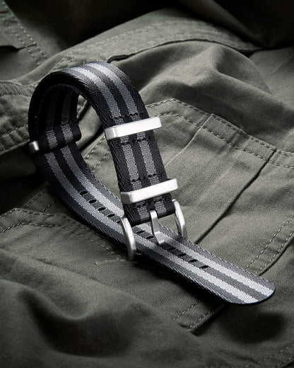 HOTBINLUN Nylon Watch Band 18mm,20mm,22mm,24mm Rugged Military Replacement Watch Straps Silver&Black Stainless Buckle Heavy-Duty Wristband For Traditional Men Women Watches