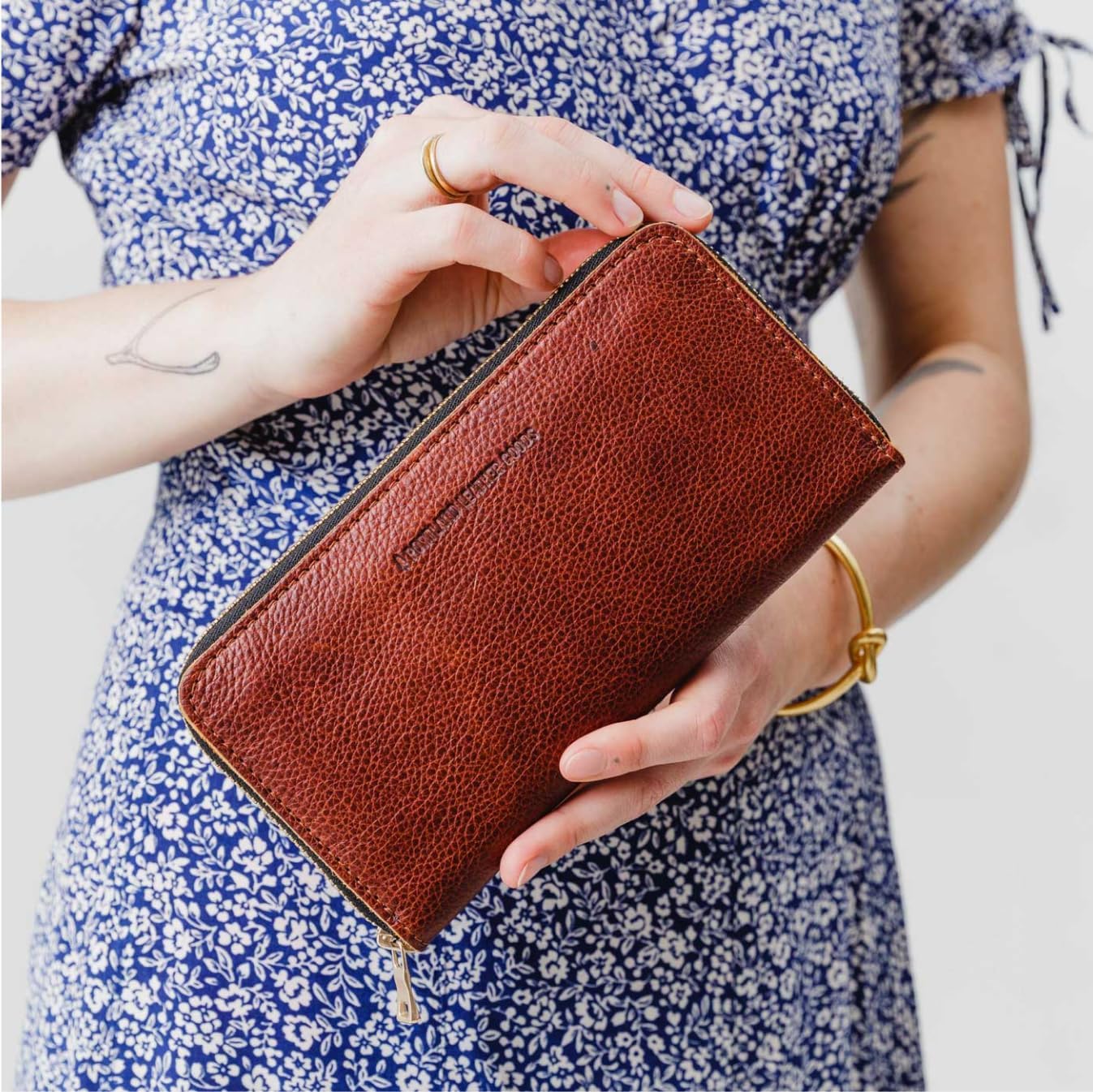 HOTPortland Leather Goods Women's Accordion Zip Wallet – Handcrafted in Durable, Full-Grain Leather – 8 Card Slots & Secure Zippered Pocket – Nutmeg