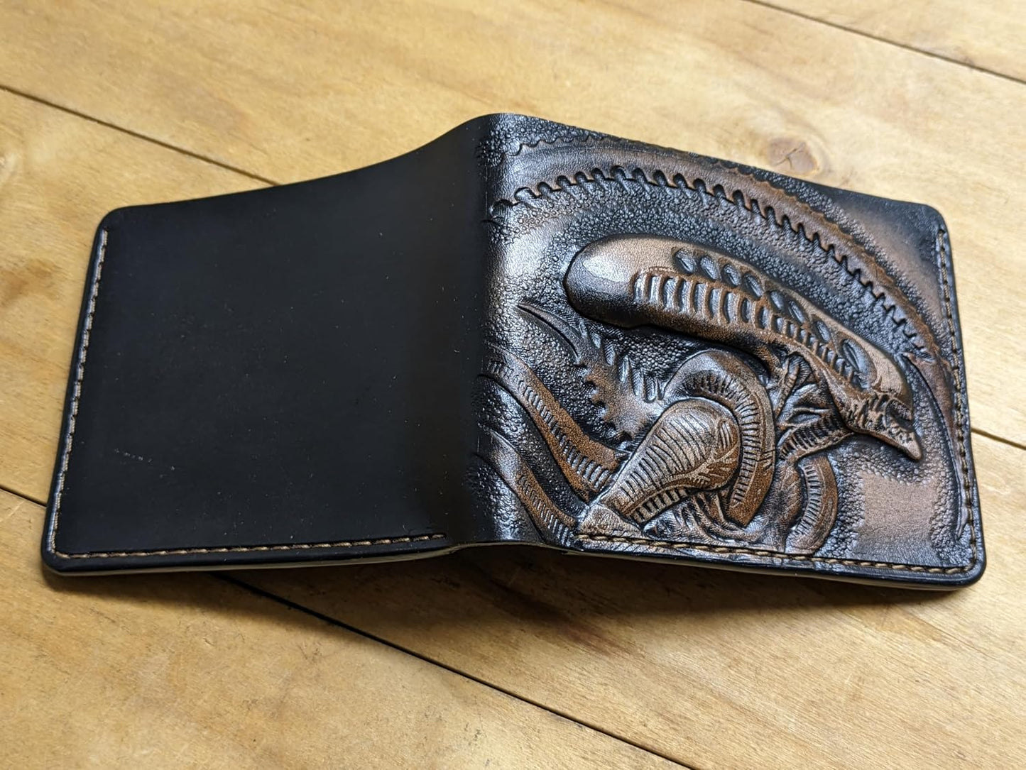 HOTMen's 3D Genuine Leather Wallet, Hand-Carved, Hand-Painted, Leather Carving, Custom wallet, Personalized wallet, Alien