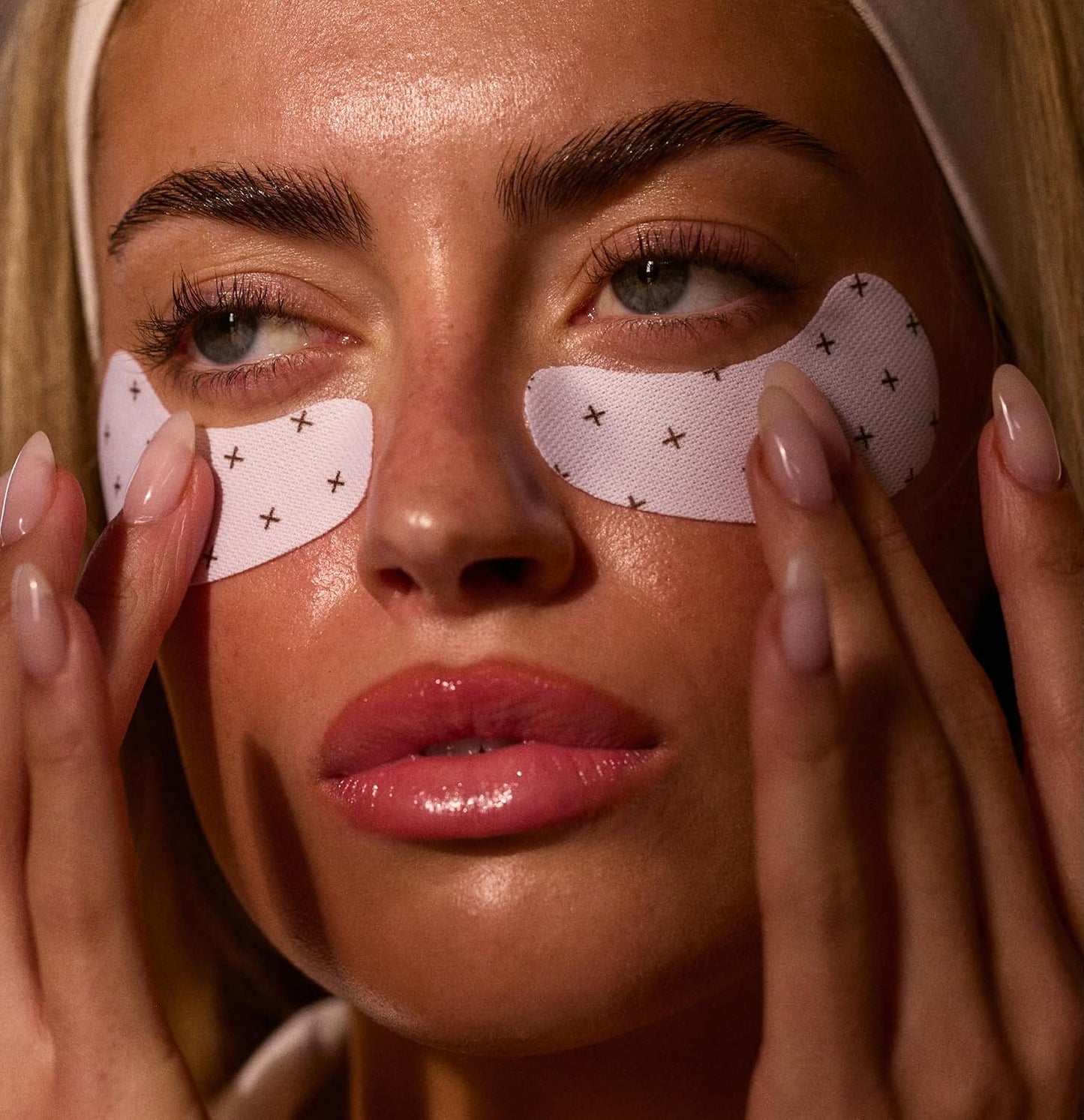 HOT+ Lux Unfiltered Iced Latte Cooling Under Eye Patches - Anti-Slip Caffeine Infused Korean Eye Mask - Reduces Puffiness, Brightens & Hydrates - Niacinamide & Hyaluronic Acid - Vegan - 10 Pairs