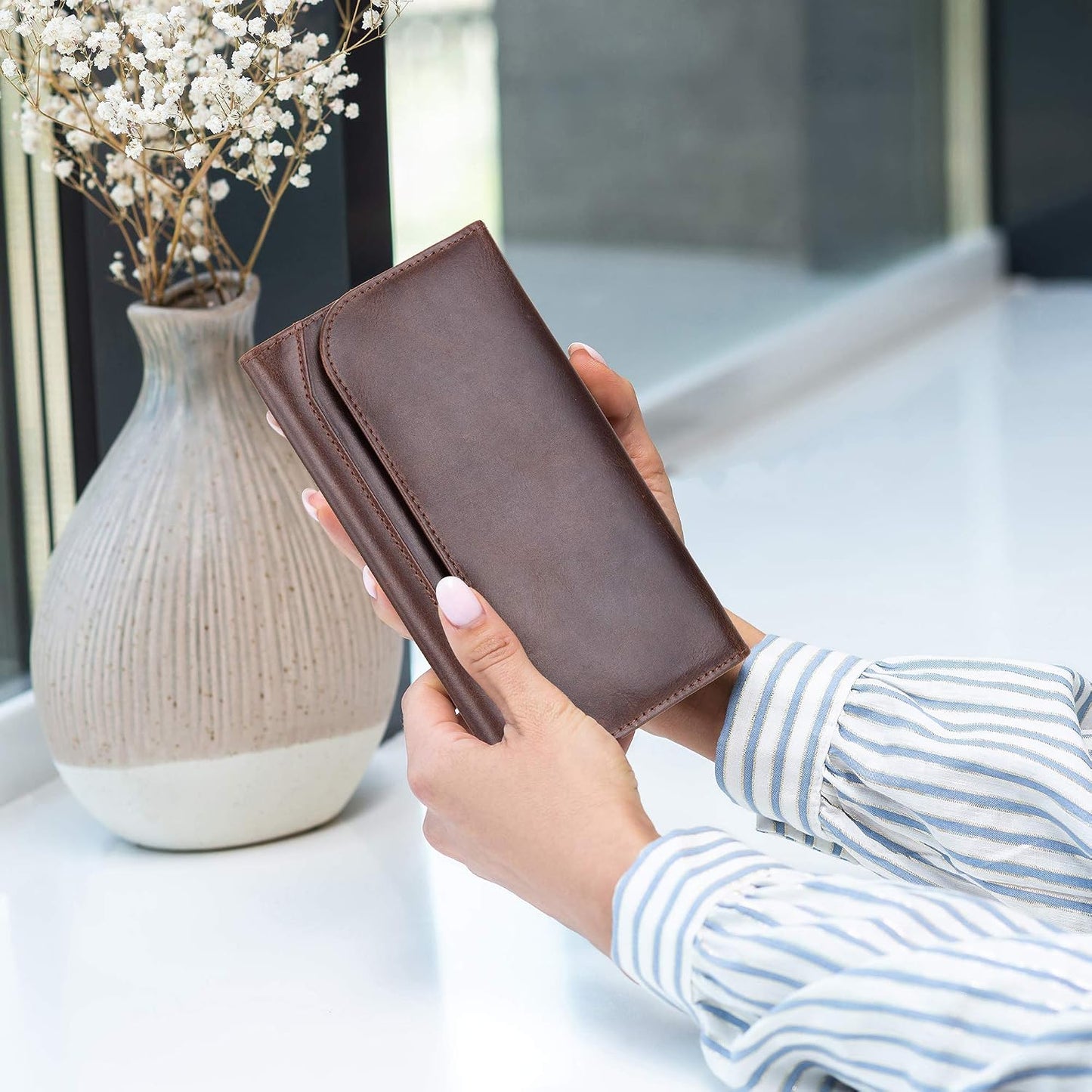HOTmoonster Leather Wallet for Women – Full-Grain Buffalo Leather RFID Wallet, 9 Card Slots, 2 Zips, 3 Open Pockets – Womens Leather Wallets, Card Wallet for Women, Zip Around Wallet, Gift Box Set