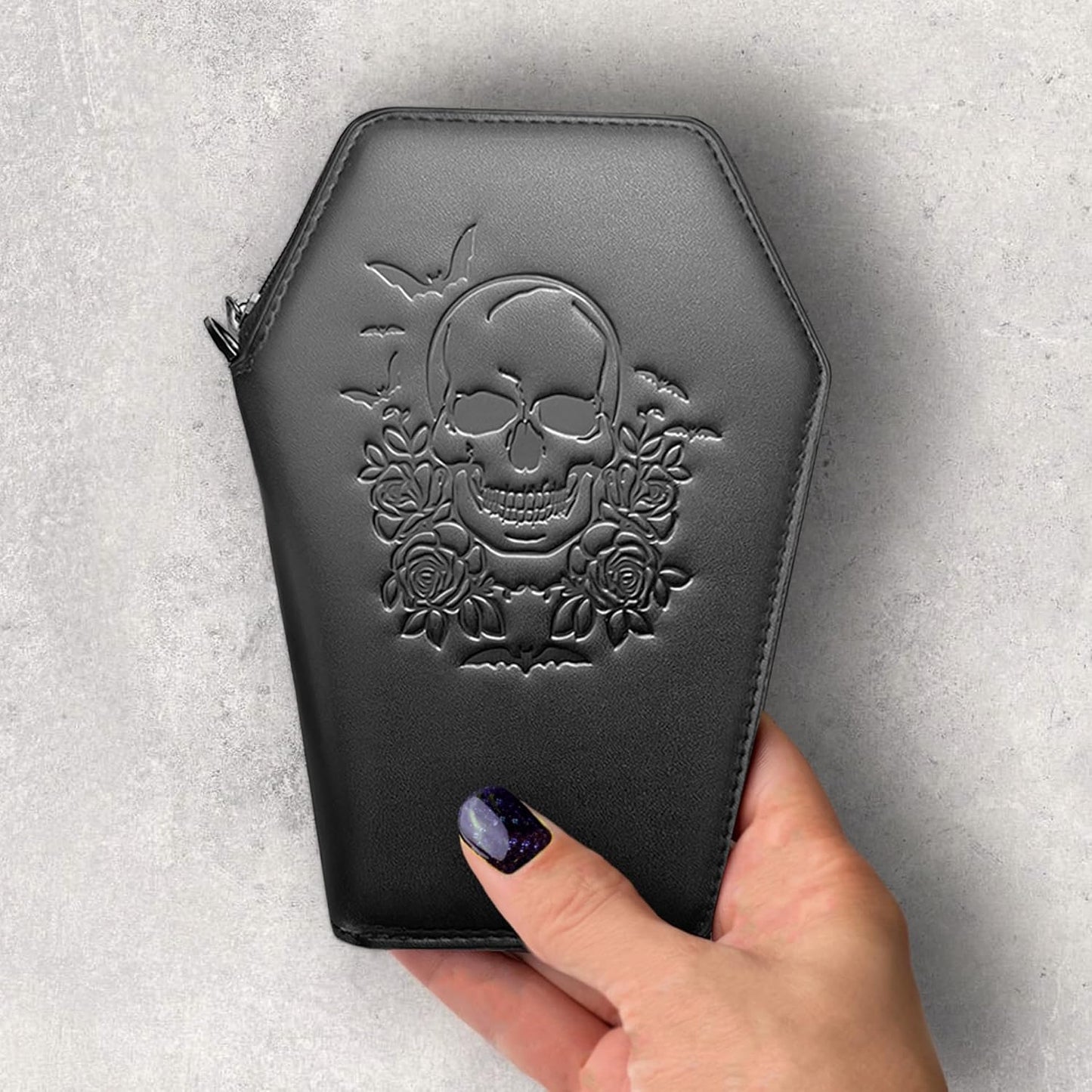 HOTLazy Skull Zip Around Coffin Wallet – Cute Witchy Small Purse for Women with Skull and Bat Design– Goth Accessory Wallet – Horror Coffin Purse– Spooky Halloween Gothic Wallet with Wristlet Strap