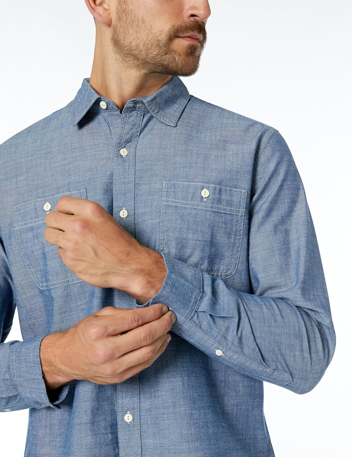 HOTAmazon Essentials Men's Regular-Fit Long-Sleeve Lightweight Cotton Chambray Shirt with Pockets
