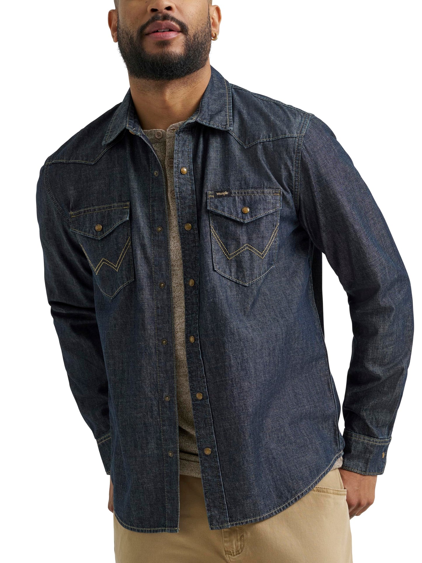 HOTWrangler Men's Iconic Regular Fit Snap Shirt