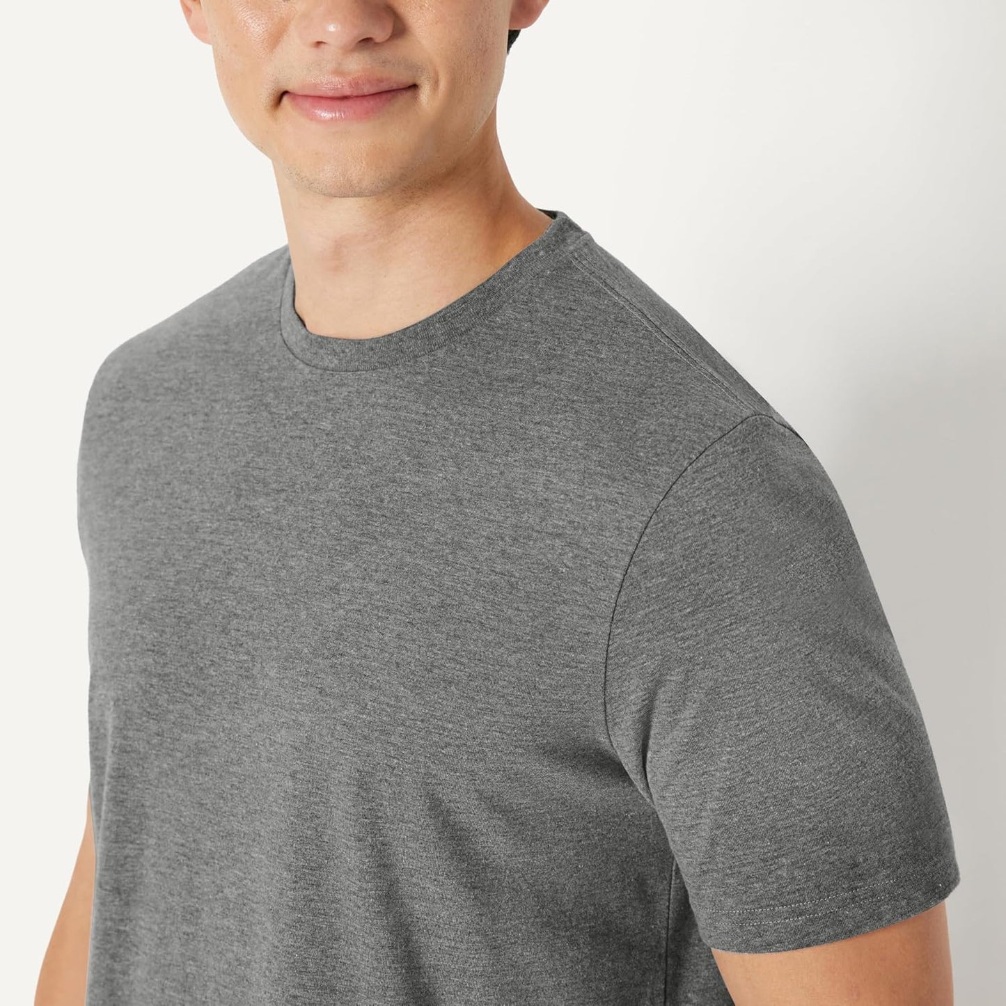 HOTAmazon Essentials Men's Regular-Fit Short-Sleeve T-Shirt, Pack of 6
