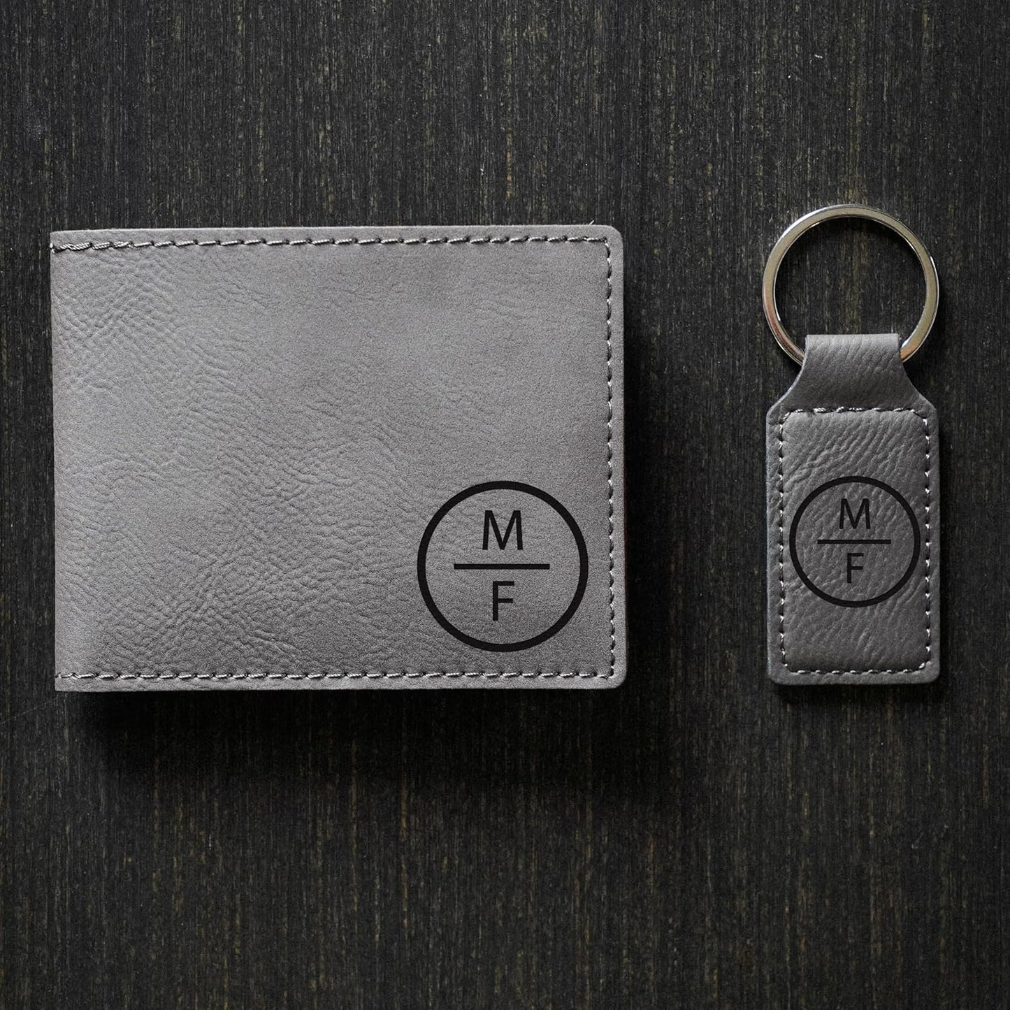 HOTAlterd Industries Wallet Personalized - Custom Engraved Bifold Leather Wallets Minimalist for Men Monogrammed Initals Monogram Gifts for Him (Wallet/Keychain Combo, Stacked Monogram, Gray)