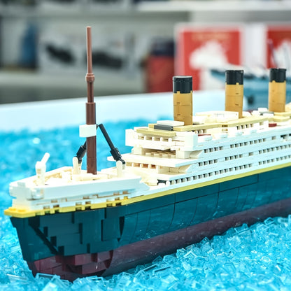 Large Titanic Model Building Block Kit, 1333 Pieces Adults Challenging Huge Titanic Cruise Ship Model Building Set Toys